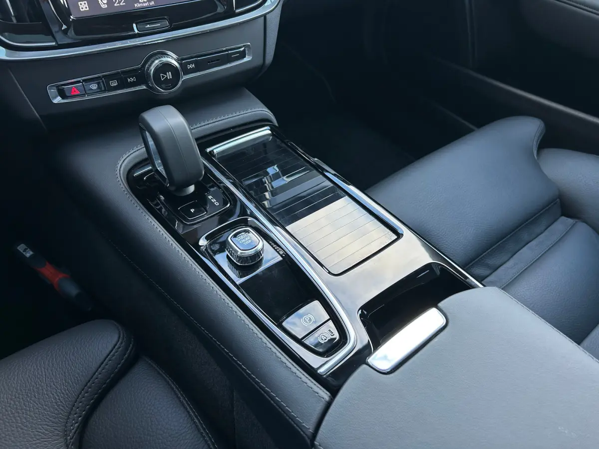 2.0 T8 Plug-in hybrid AWD Ultra Dark | Luchtvering | SoH 98% | Heico V-max | Polestar Optimisation | Trekhaak | HUD |