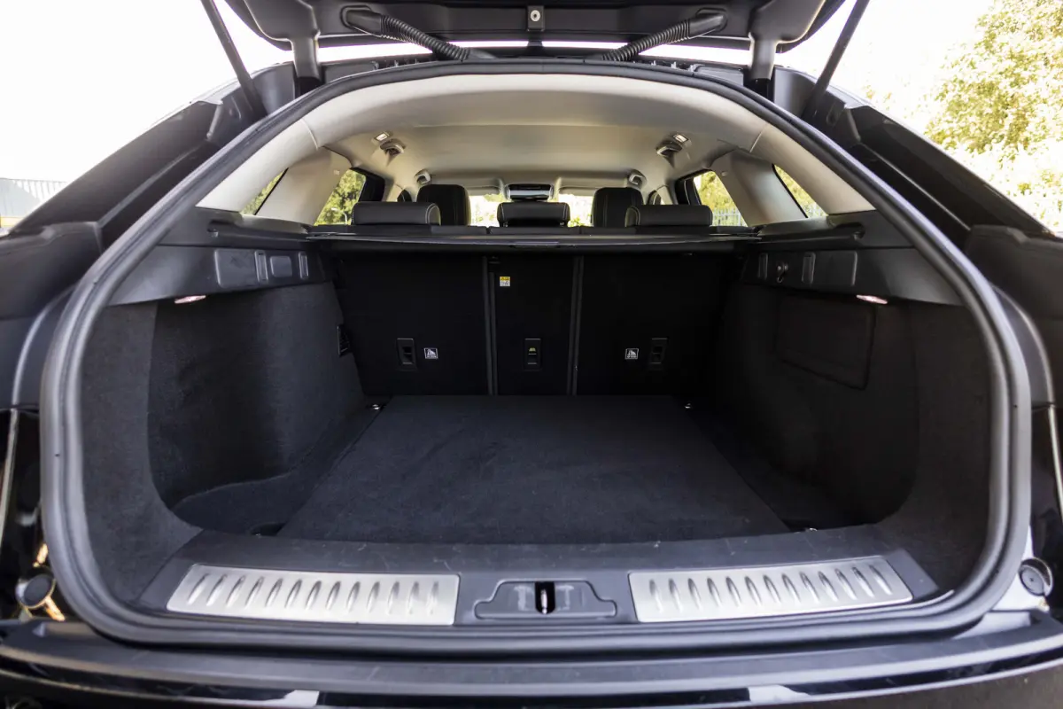 2.0 P250 Turbo AWD SE