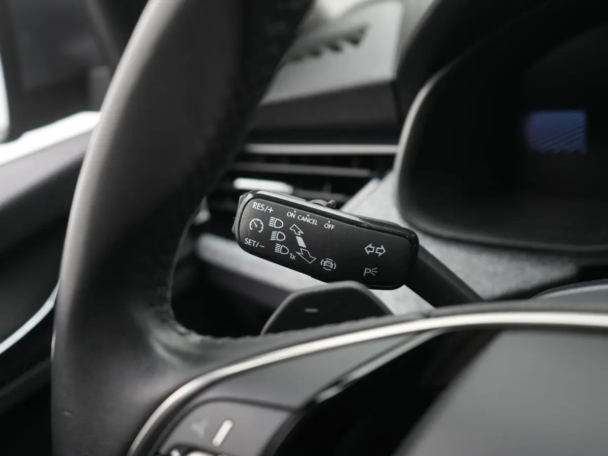 1.0 TSI Selection | Automaat | Trekhaak | Virtual Cockpit met 10" kleurenscherm |  Climatronic | Rijstrooksensor met correctie | 12 Maanden BOVAG Garantie |