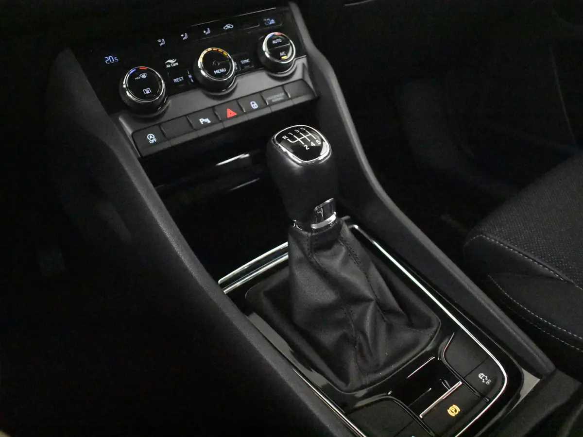 1.5 TSI Business Edition 150PK | Trekhaak uitklapbaar | Achteruitrijcamera | Navi | App connect | Parkeersensoren | DAB | LED | 18"LMV