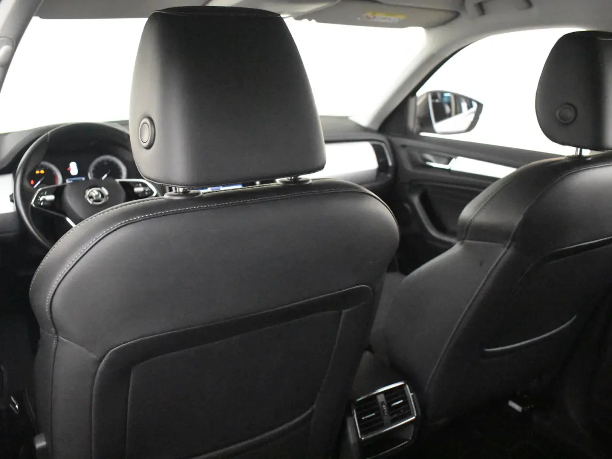 1.5 TSI Business Edition 150PK | Trekhaak uitklapbaar | Achteruitrijcamera | Navi | App connect | Parkeersensoren | DAB | LED | 18"LMV