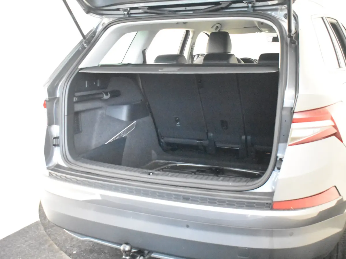 1.5 TSI Business Edition 150PK | Trekhaak uitklapbaar | Achteruitrijcamera | Navi | App connect | Parkeersensoren | DAB | LED | 18"LMV