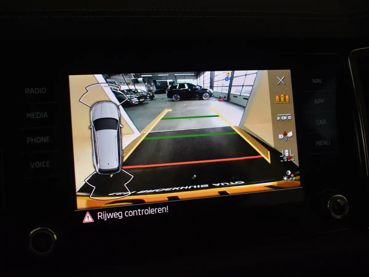 1.5 TSI Business Edition 150PK | Trekhaak uitklapbaar | Achteruitrijcamera | Navi | App connect | Parkeersensoren | DAB | LED | 18"LMV