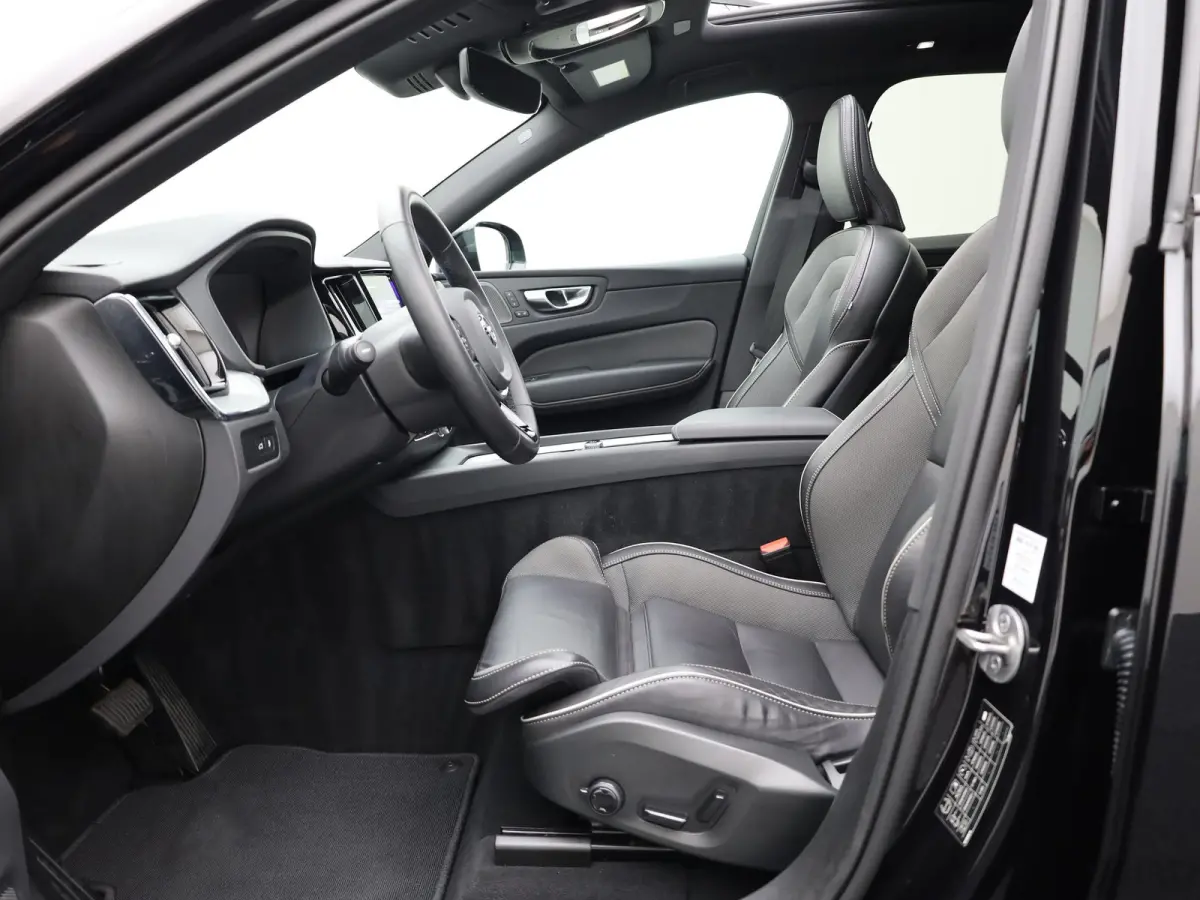2.0 T6 Plug-in hybrid AWD Plus Dark | Panodak | Trekhaak | Elk. A-klep | Apple Carplay / Adroid | Memory Seats | Harman Kardon | Prijs Rijklaar !!