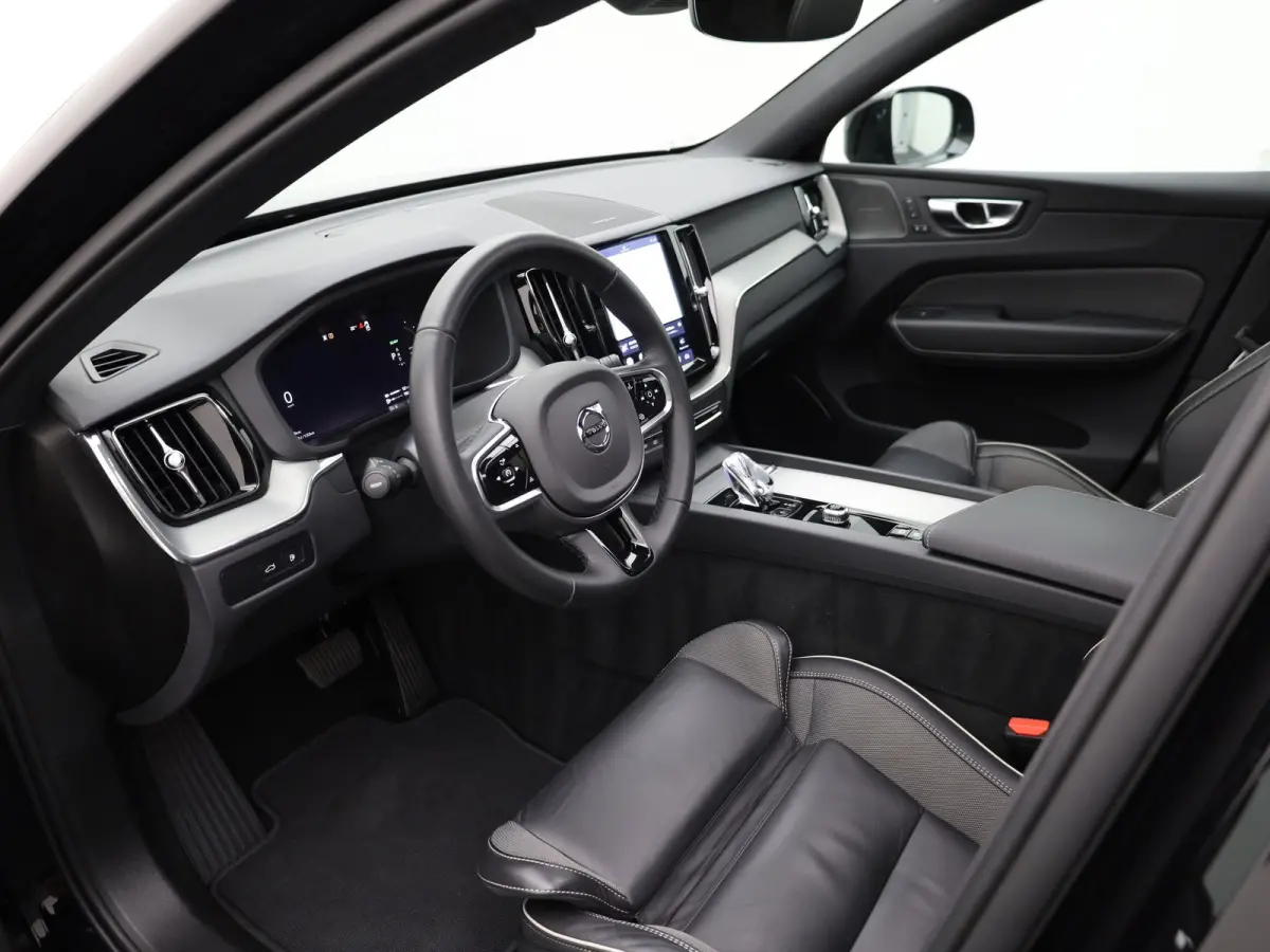 2.0 T6 Plug-in hybrid AWD Plus Dark | Panodak | Trekhaak | Elk. A-klep | Apple Carplay / Adroid | Memory Seats | Harman Kardon | Prijs Rijklaar !!