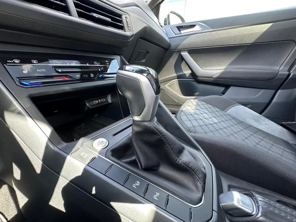 1.5 TSI R-Line I Pano I Ambiente I Camera I Navi I Digital Cockpit I DAB I 18 Inch