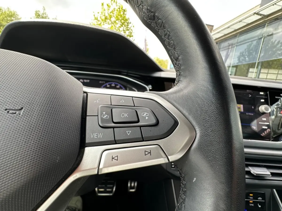 1.5 TSI R-Line I Pano I Ambiente I Camera I Navi I Digital Cockpit I DAB I 18 Inch