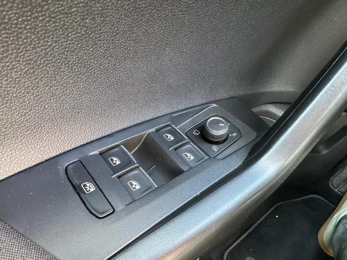1.5 TSI R-Line I Pano I Ambiente I Camera I Navi I Digital Cockpit I DAB I 18 Inch