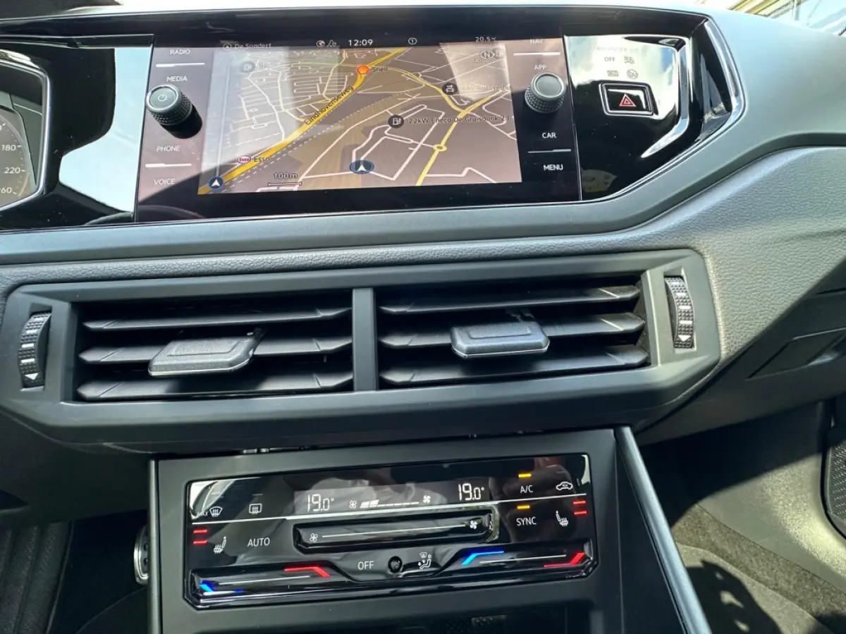 1.5 TSI R-Line I Pano I Ambiente I Camera I Navi I Digital Cockpit I DAB I 18 Inch