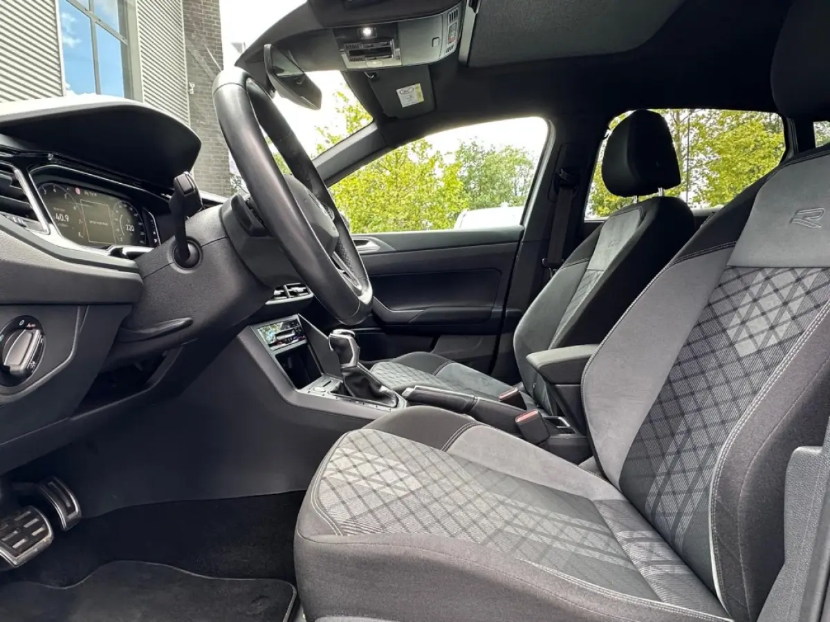 1.5 TSI R-Line I Pano I Ambiente I Camera I Navi I Digital Cockpit I DAB I 18 Inch