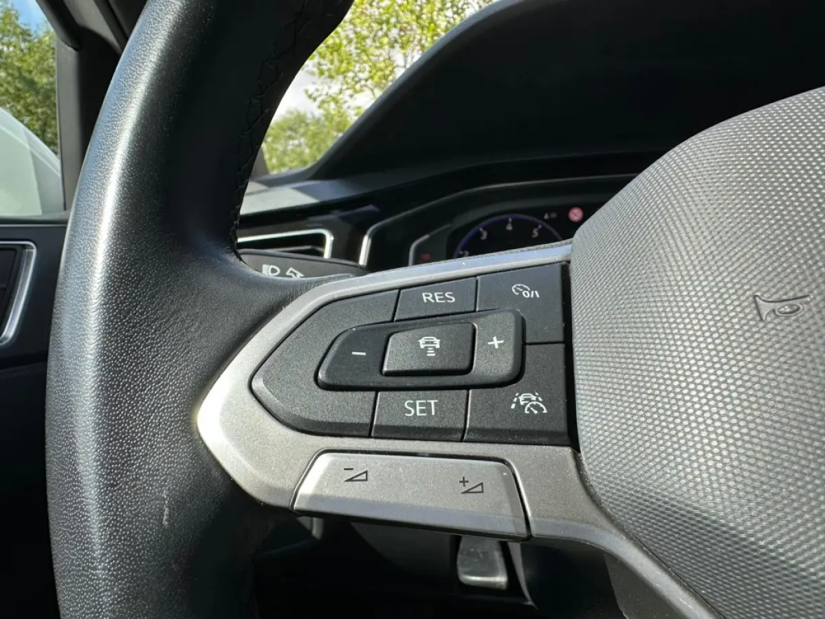 1.5 TSI R-Line I Pano I Ambiente I Camera I Navi I Digital Cockpit I DAB I 18 Inch