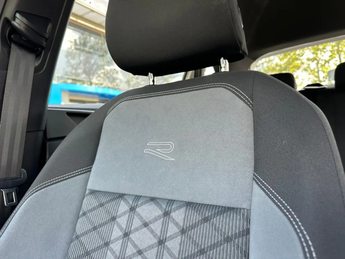 1.5 TSI R-Line I Pano I Ambiente I Camera I Navi I Digital Cockpit I DAB I 18 Inch