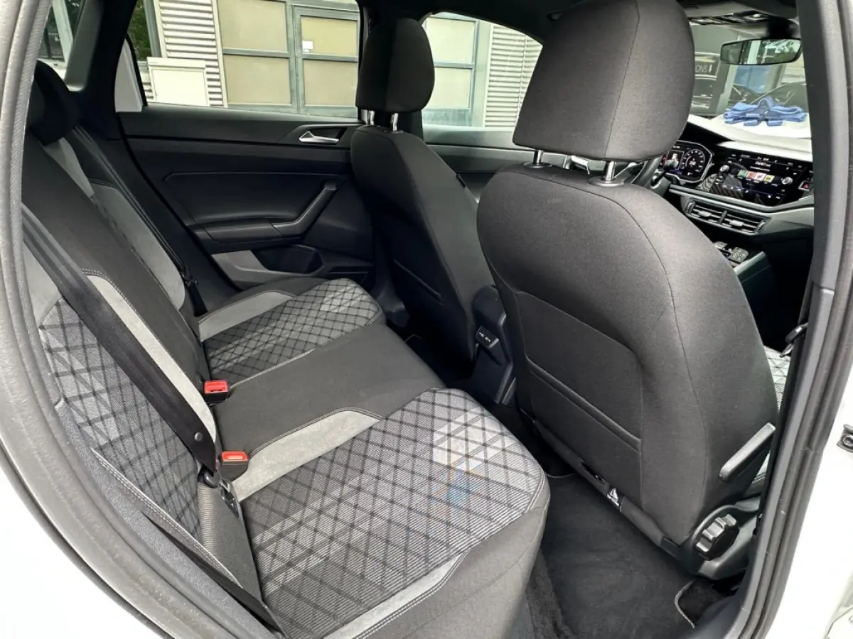 1.5 TSI R-Line I Pano I Ambiente I Camera I Navi I Digital Cockpit I DAB I 18 Inch