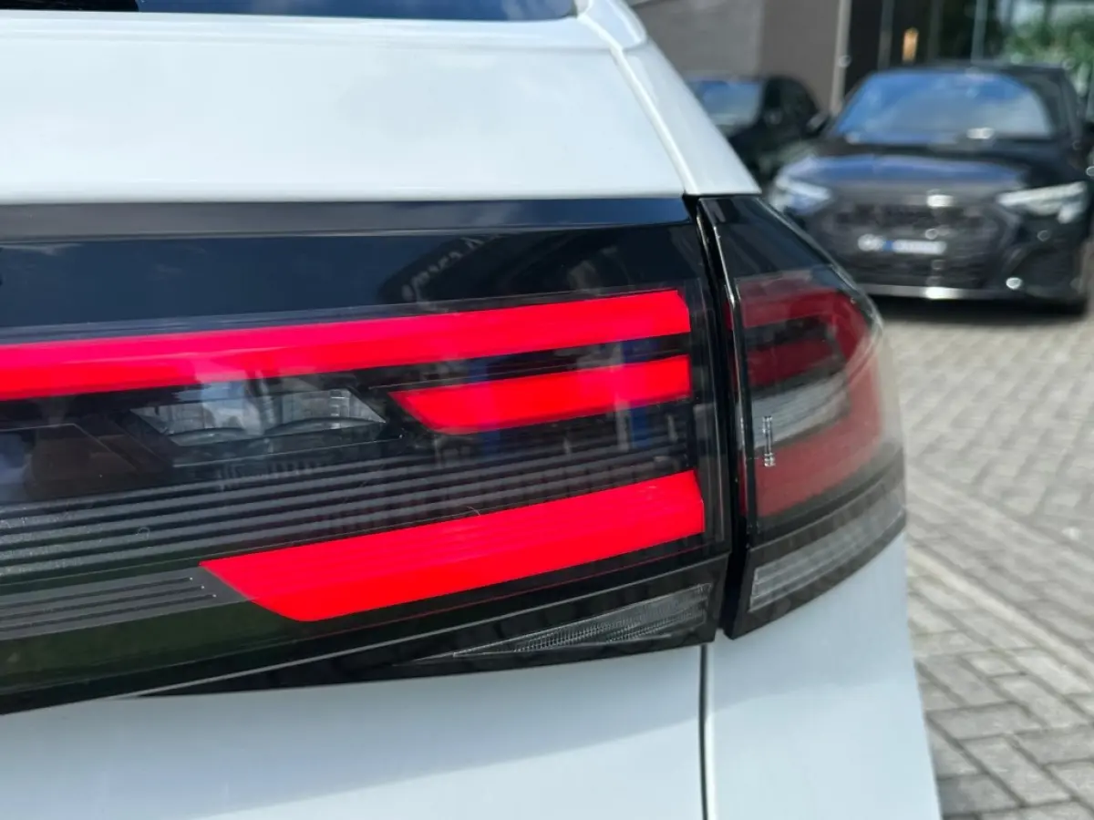 1.5 TSI R-Line I Pano I Ambiente I Camera I Navi I Digital Cockpit I DAB I 18 Inch