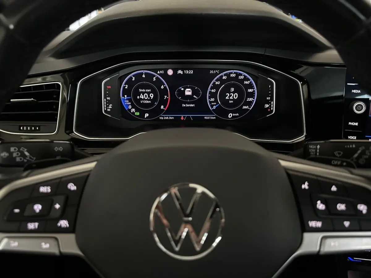 1.5 TSI R-Line I Pano I Ambiente I Camera I Navi I Digital Cockpit I DAB I 18 Inch