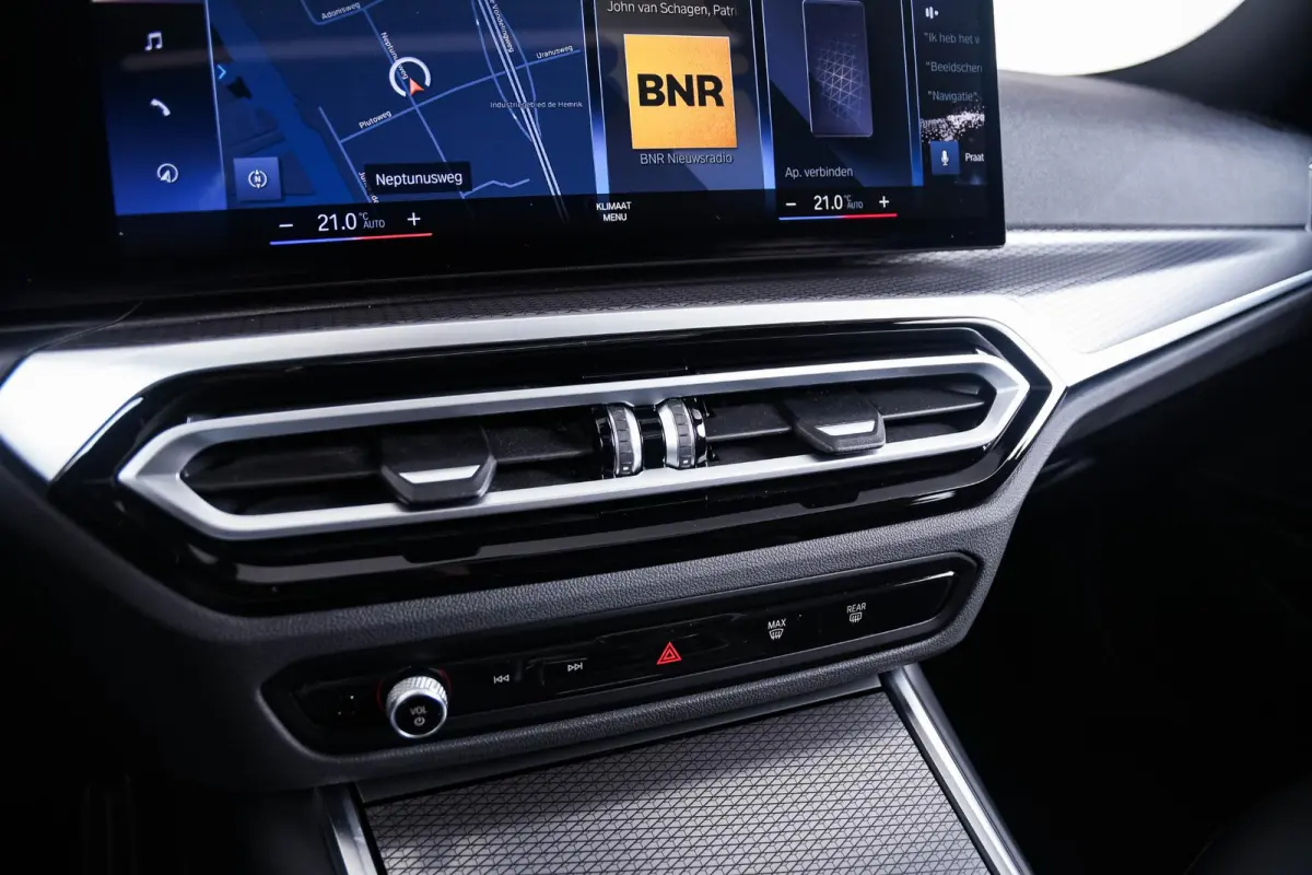 M340i xDrive Panoramadak - Driving Assistant Professional - Interieurvoorverwarming - Getinte/Geluiddempende Ruiten - Comfort Access - Harman Kardon - Parking Assistant Plus -