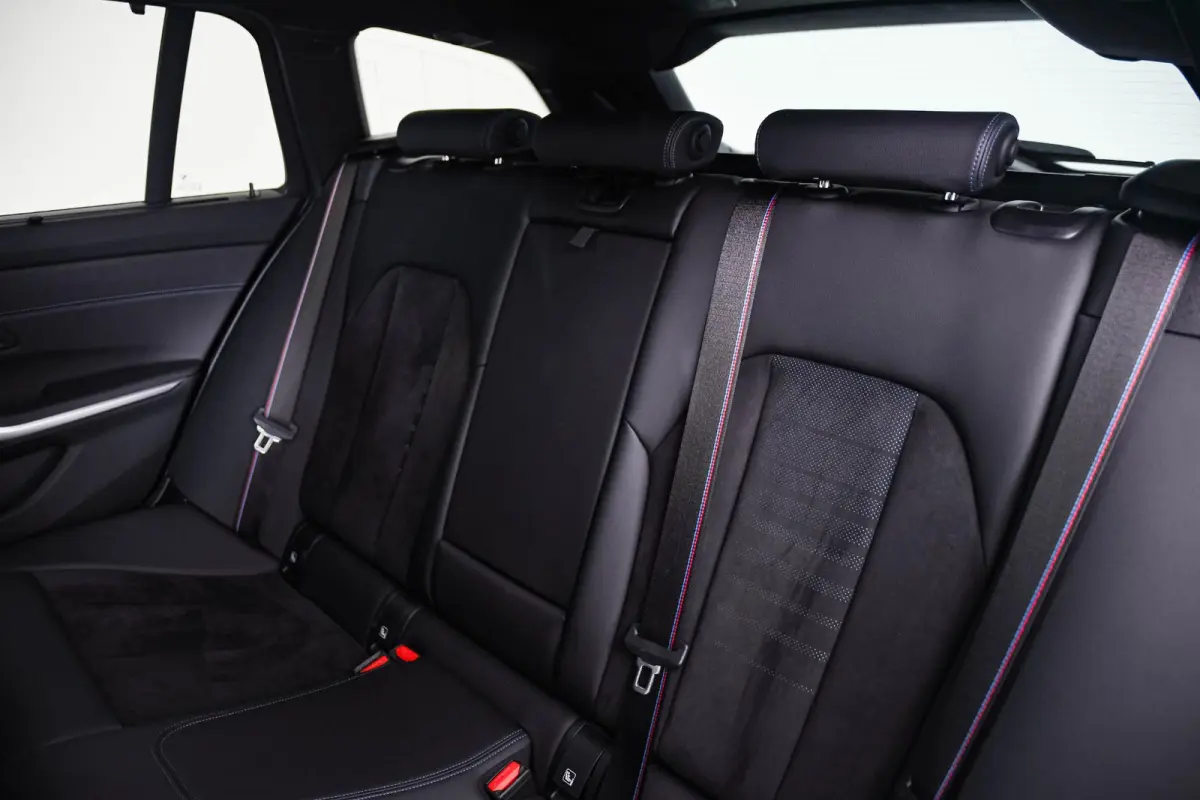 M340i xDrive Panoramadak - Driving Assistant Professional - Interieurvoorverwarming - Getinte/Geluiddempende Ruiten - Comfort Access - Harman Kardon - Parking Assistant Plus -