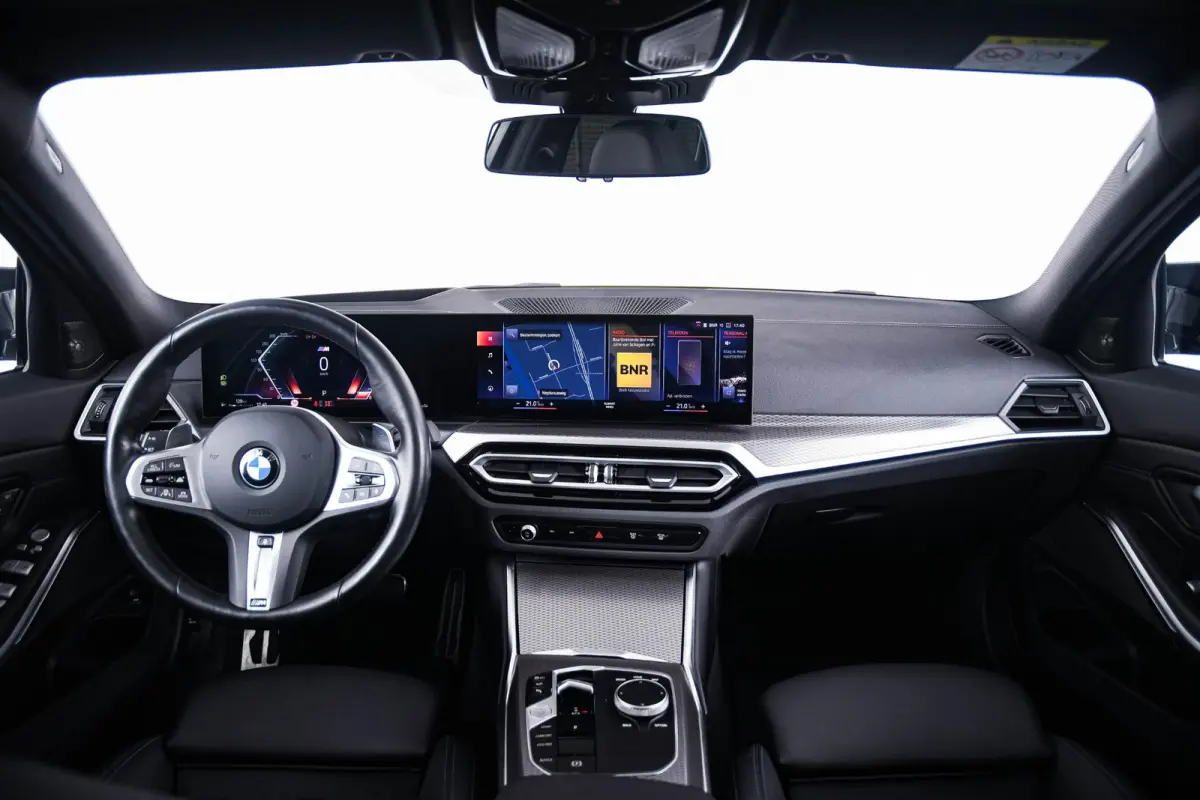 M340i xDrive Panoramadak - Driving Assistant Professional - Interieurvoorverwarming - Getinte/Geluiddempende Ruiten - Comfort Access - Harman Kardon - Parking Assistant Plus -