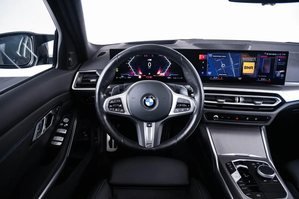M340i xDrive Panoramadak - Driving Assistant Professional - Interieurvoorverwarming - Getinte/Geluiddempende Ruiten - Comfort Access - Harman Kardon - Parking Assistant Plus -