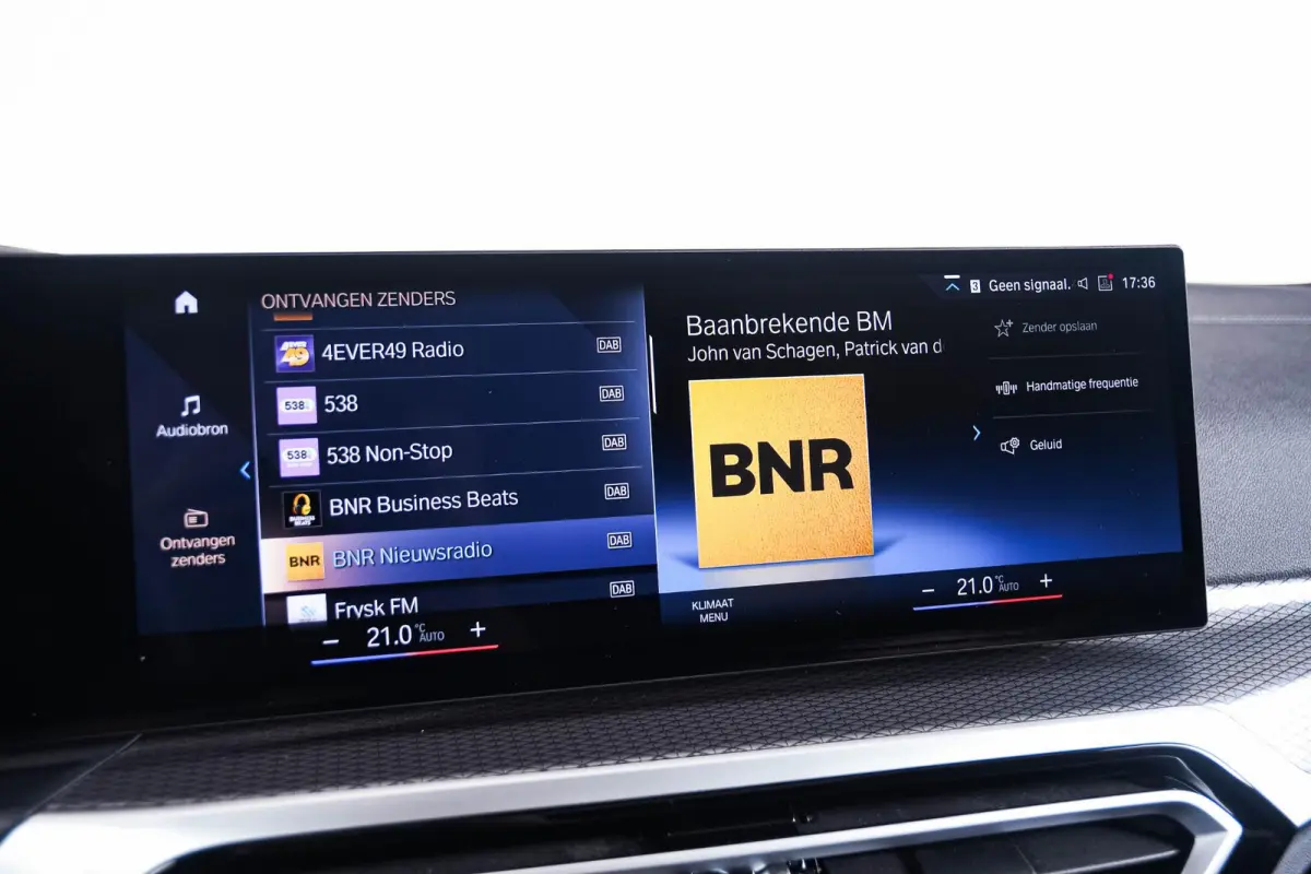 M340i xDrive Panoramadak - Driving Assistant Professional - Interieurvoorverwarming - Getinte/Geluiddempende Ruiten - Comfort Access - Harman Kardon - Parking Assistant Plus -