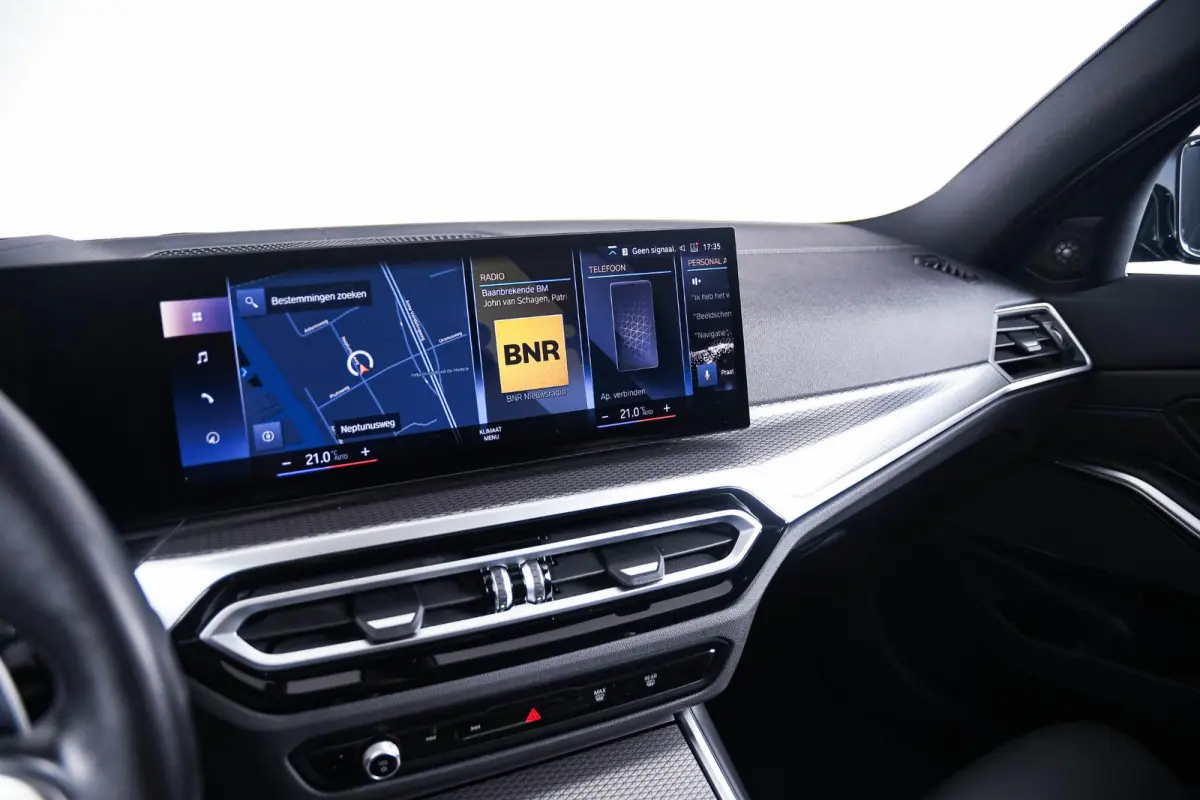 M340i xDrive Panoramadak - Driving Assistant Professional - Interieurvoorverwarming - Getinte/Geluiddempende Ruiten - Comfort Access - Harman Kardon - Parking Assistant Plus -