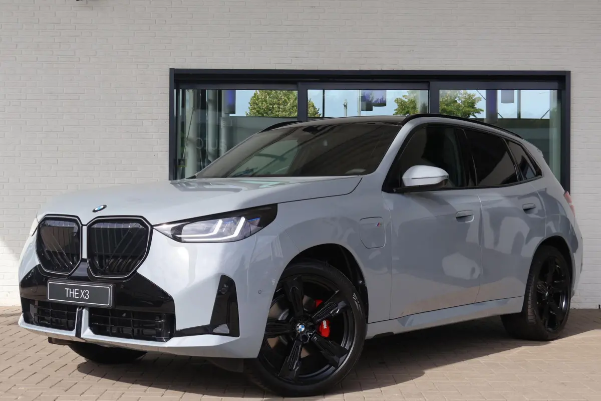 30e xDrive | M Sport Pro | Premium Pack | Professional Pack | Comfort Pack | elektrisch glazen panorama-dak