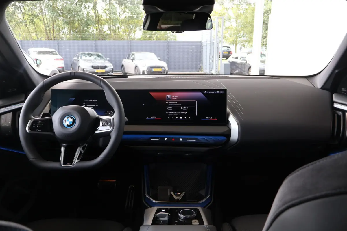 30e xDrive | M Sport Pro | Premium Pack | Professional Pack | Comfort Pack | elektrisch glazen panorama-dak