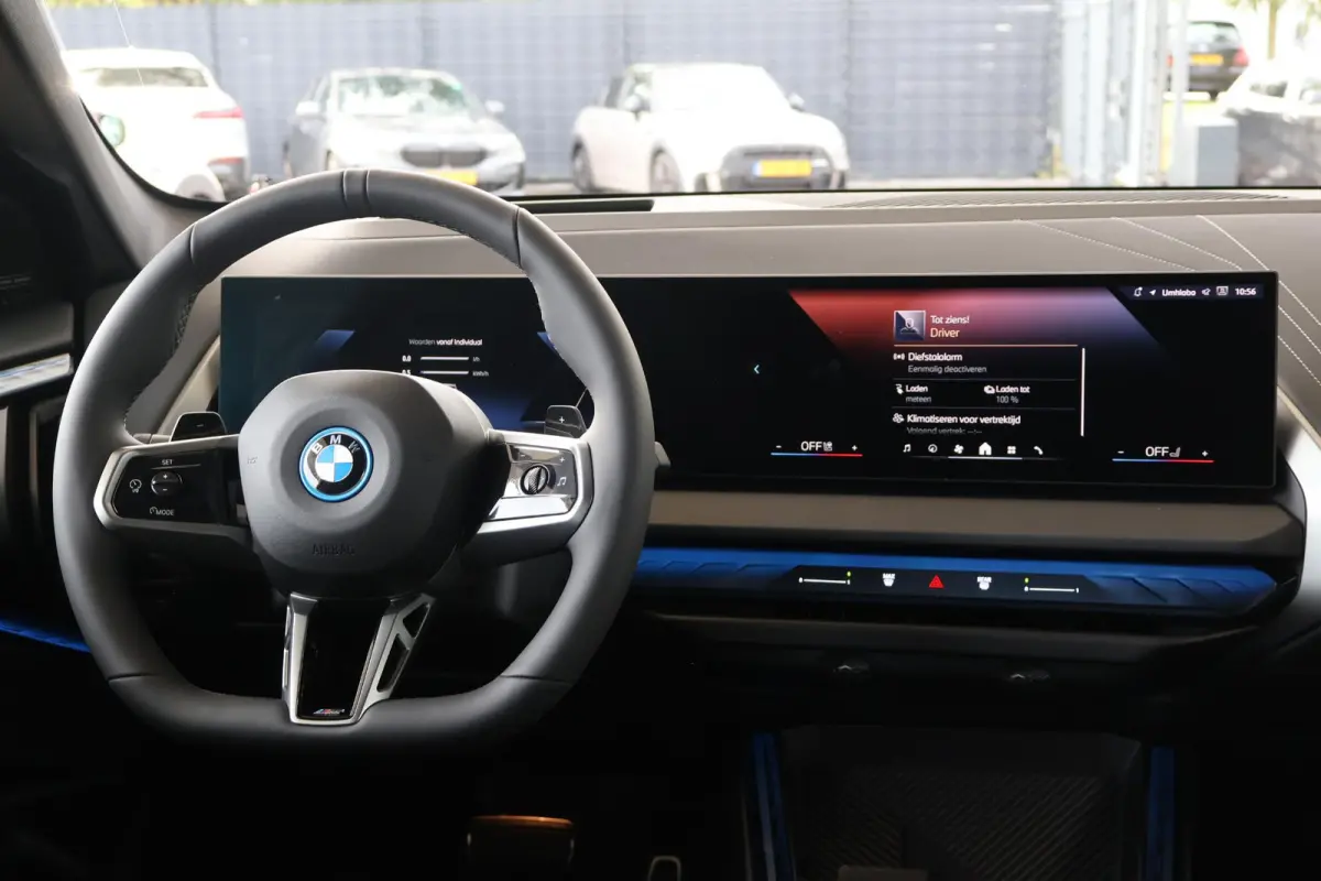 30e xDrive | M Sport Pro | Premium Pack | Professional Pack | Comfort Pack | elektrisch glazen panorama-dak