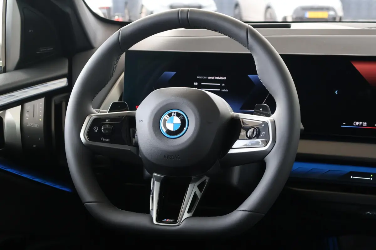 30e xDrive | M Sport Pro | Premium Pack | Professional Pack | Comfort Pack | elektrisch glazen panorama-dak
