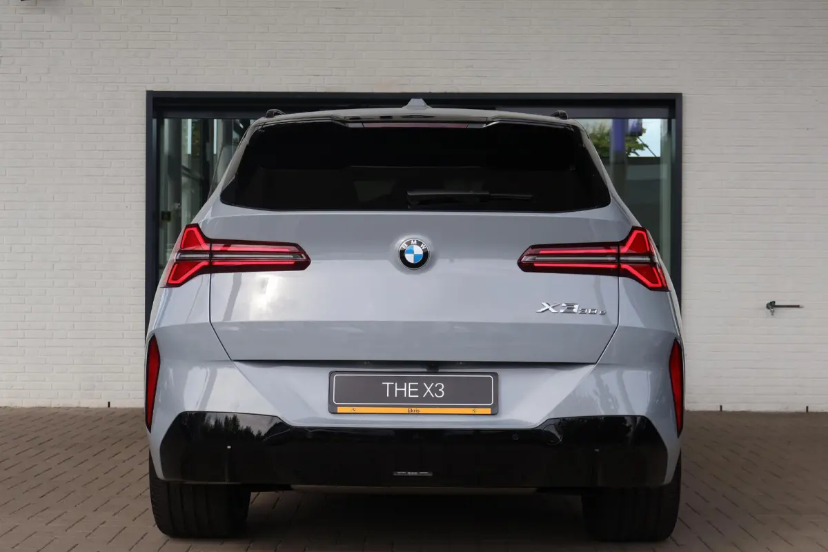 30e xDrive | M Sport Pro | Premium Pack | Professional Pack | Comfort Pack | elektrisch glazen panorama-dak