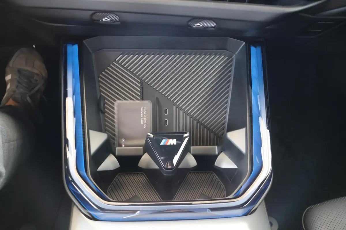 30e xDrive | M Sport Pro | Premium Pack | Professional Pack | Comfort Pack | elektrisch glazen panorama-dak