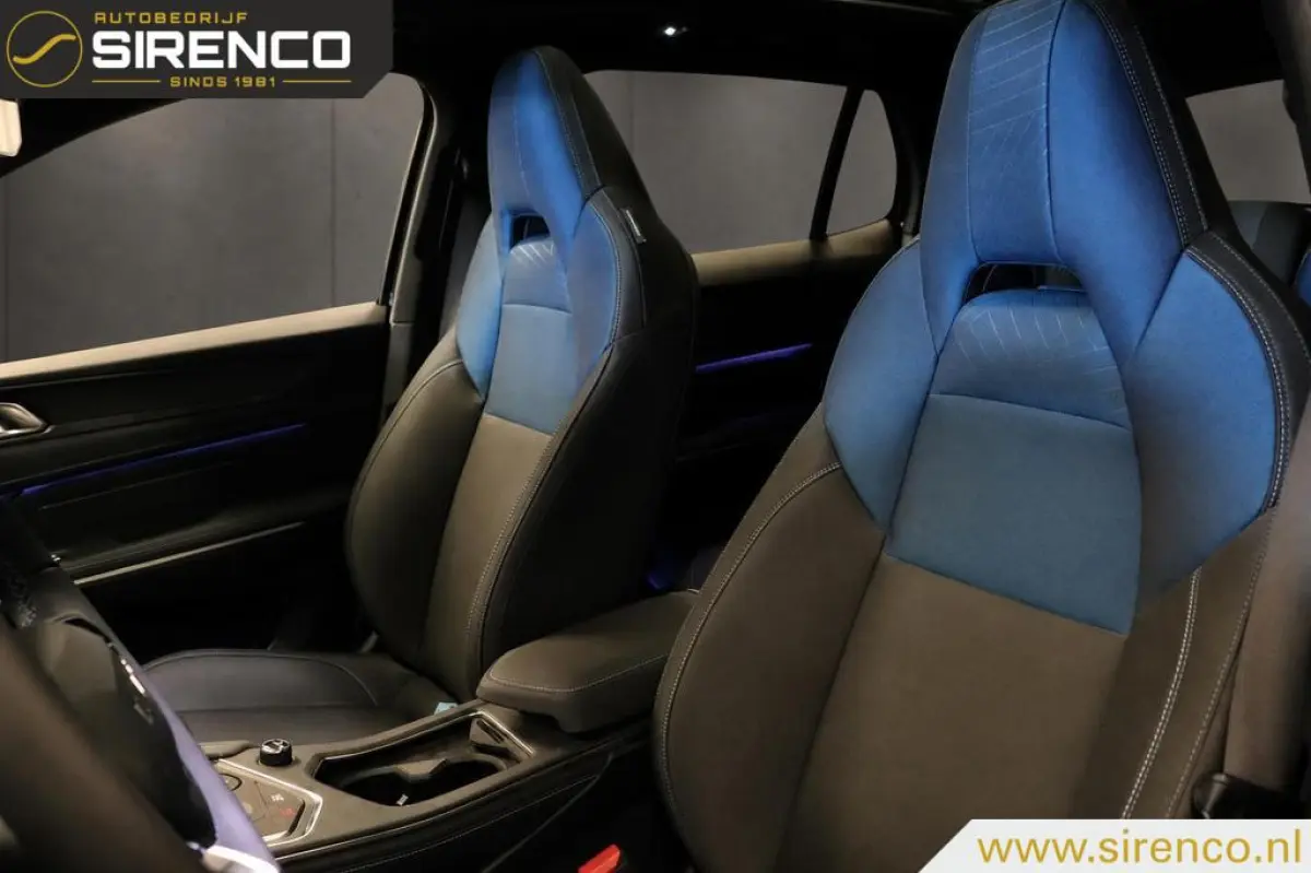 1.5 | zwarte dakhemel | 360 camera met 3d view | panodak | stoelverwarming |Android auto & Apple carplay |dab | adaptive cruise control | sfeerverlichting |