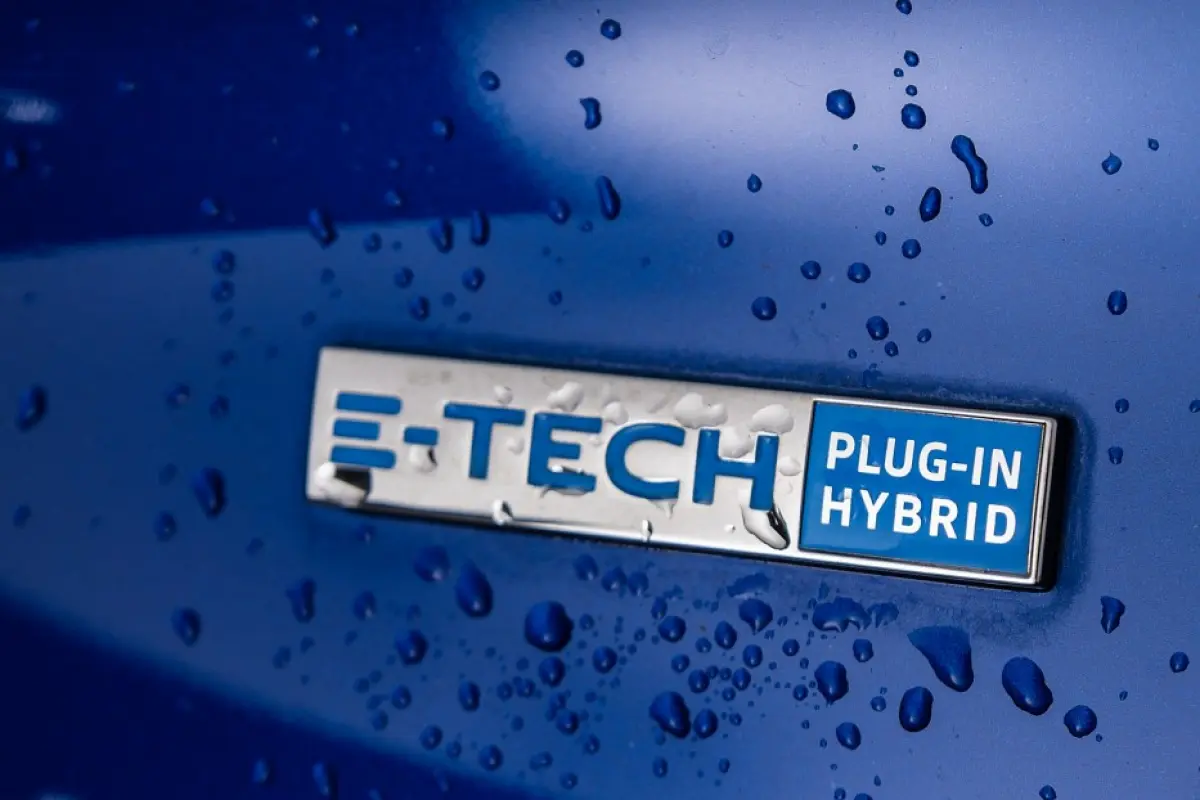 1.6 E-Tech Plug-in Hybrid 160 Intens | Half LEDER | NAVI | ECC | LED
