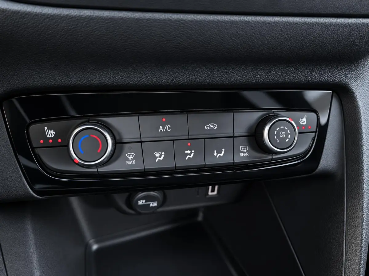 1.2 Turbo 100pk Facelift Navigatie By App Wireless Stoel en Stuurverwarming Parkeersensoren Airco Cruise Control Vertigo Black Roof  LMV Android Auto