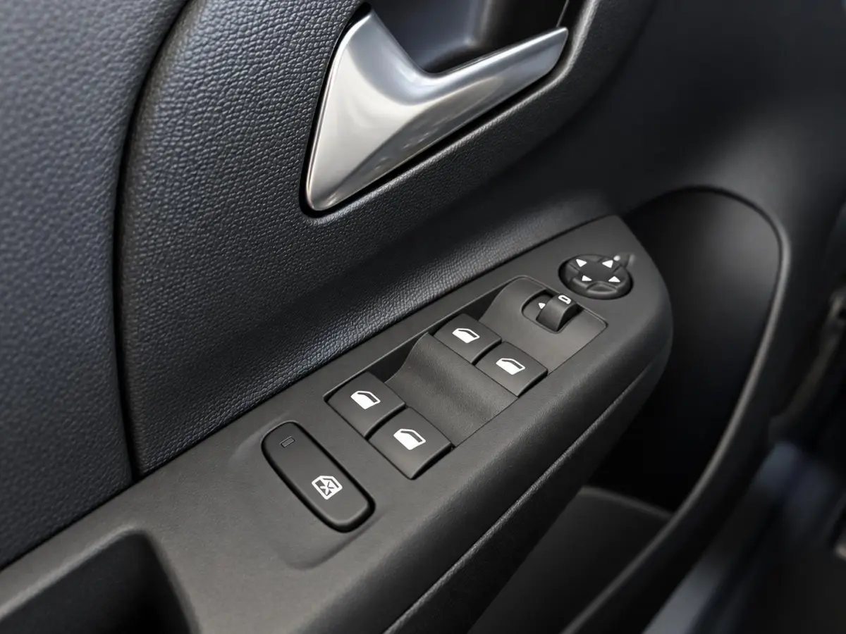 1.2 Turbo 100pk Facelift Navigatie By App Wireless Stoel en Stuurverwarming Parkeersensoren Airco Cruise Control Vertigo Black Roof  LMV Android Auto