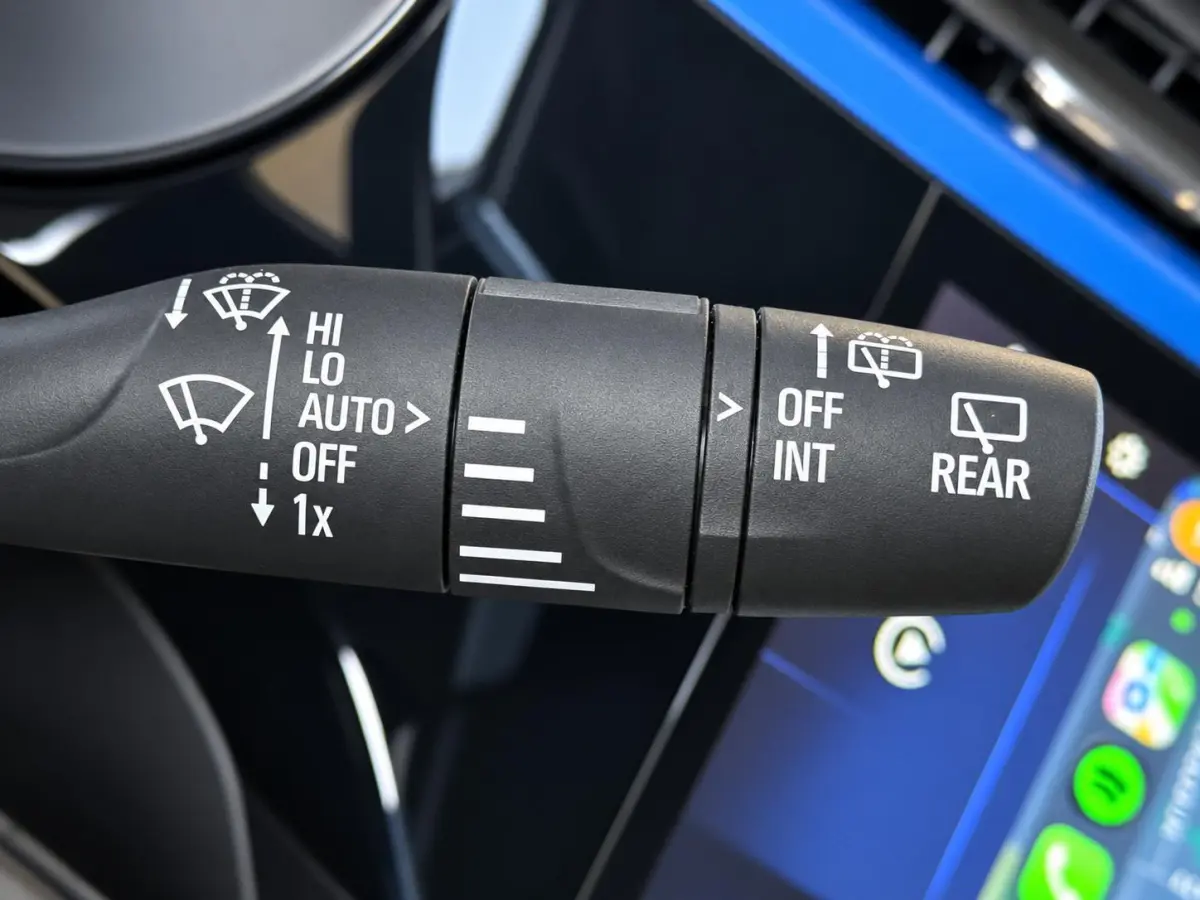 1.2 Turbo 100pk Facelift Navigatie By App Wireless Stoel en Stuurverwarming Parkeersensoren Airco Cruise Control Vertigo Black Roof  LMV Android Auto