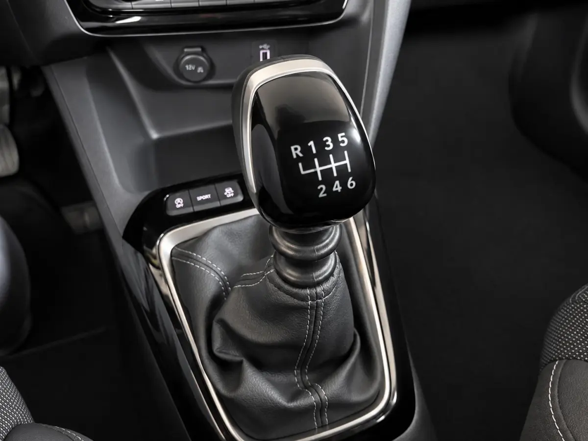 1.2 Turbo 100pk Facelift Navigatie By App Wireless Stoel en Stuurverwarming Parkeersensoren Airco Cruise Control Vertigo Black Roof  LMV Android Auto