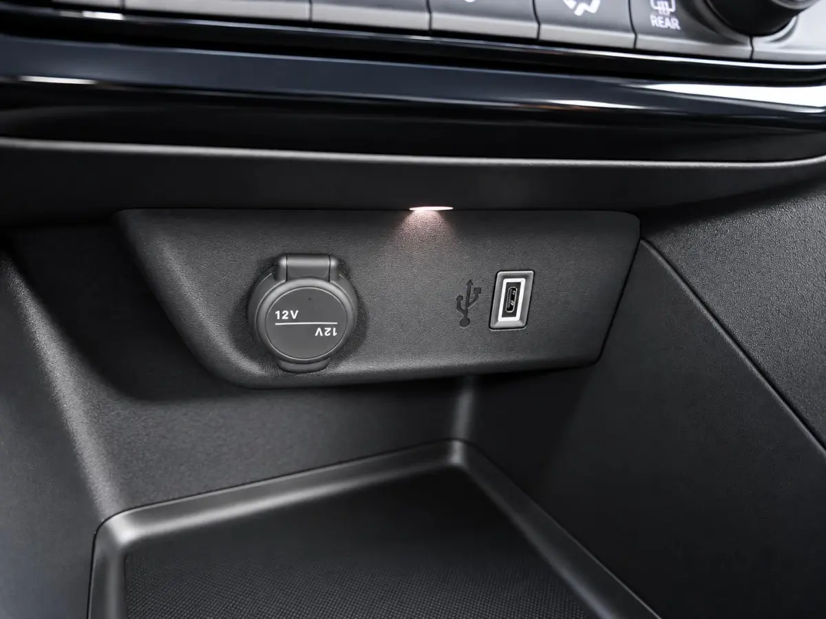 1.2 Turbo 100pk Facelift Navigatie By App Wireless Stoel en Stuurverwarming Parkeersensoren Airco Cruise Control Vertigo Black Roof  LMV Android Auto