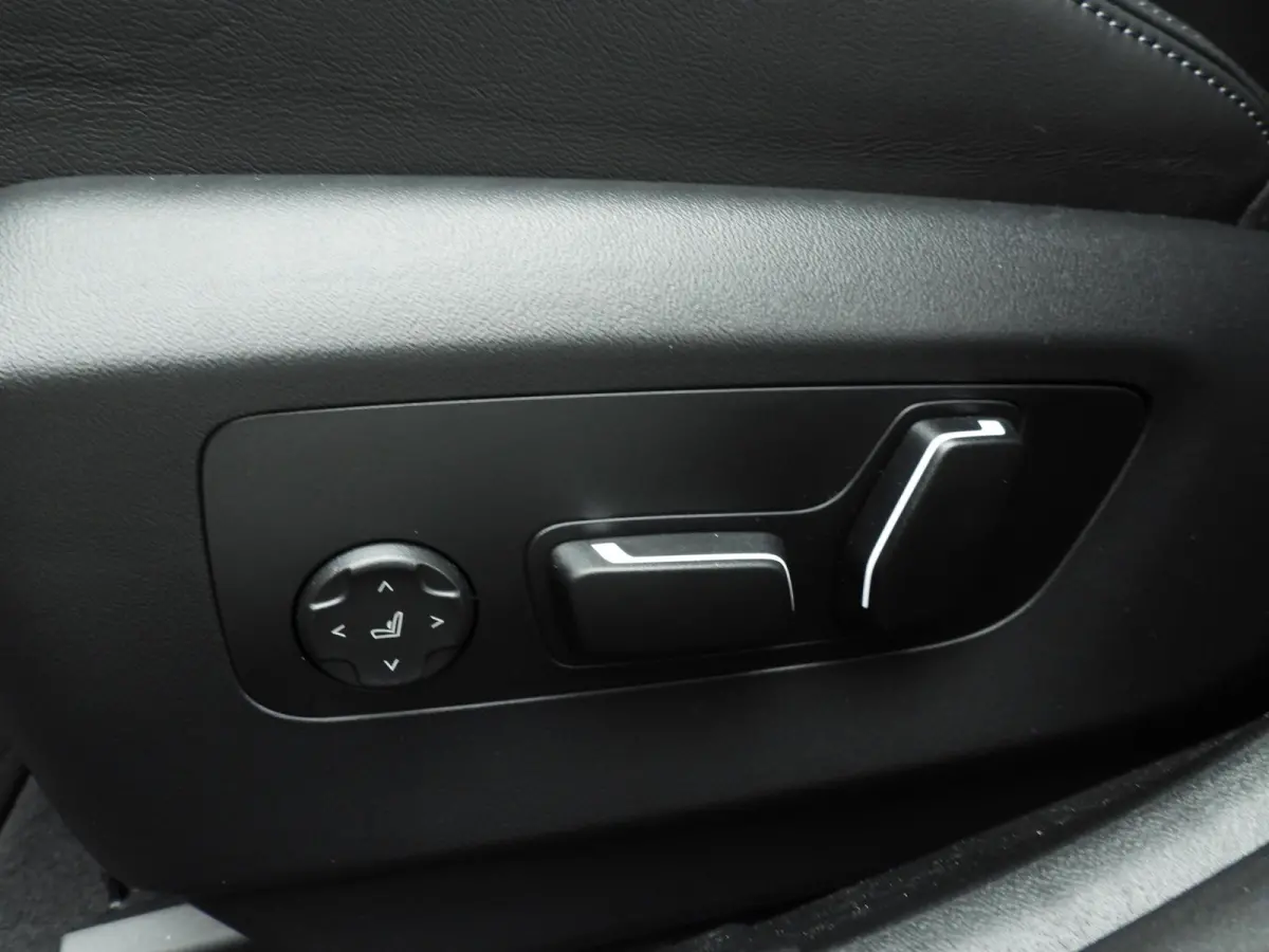 Touring Panoramadak / Trekhaak / Bowers & Wilkins / Driving assist prof / Getint glas / Alu wielen 20/21 inch