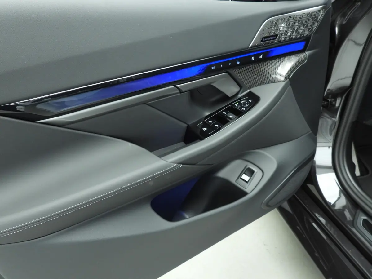 Touring Panoramadak / Trekhaak / Bowers & Wilkins / Driving assist prof / Getint glas / Alu wielen 20/21 inch