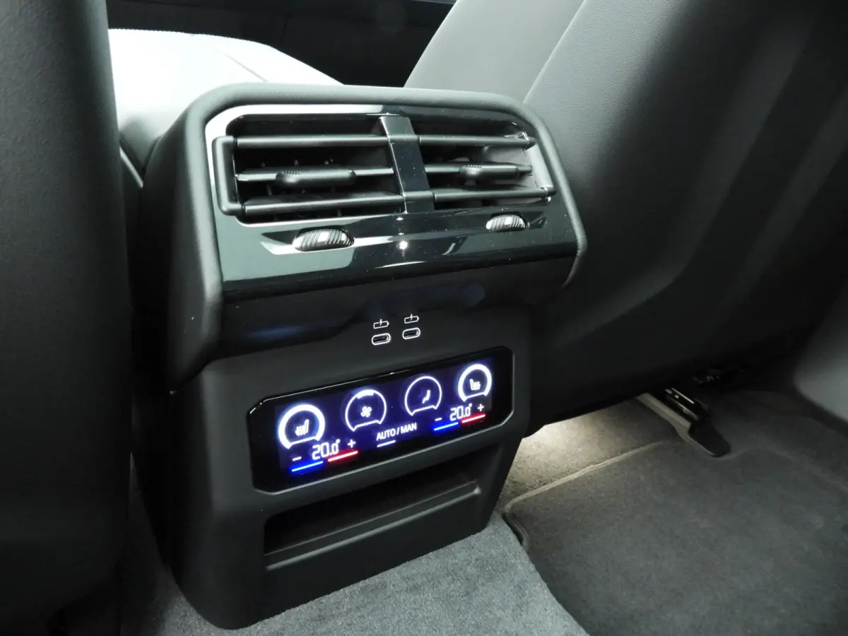 Touring Panoramadak / Trekhaak / Bowers & Wilkins / Driving assist prof / Getint glas / Alu wielen 20/21 inch