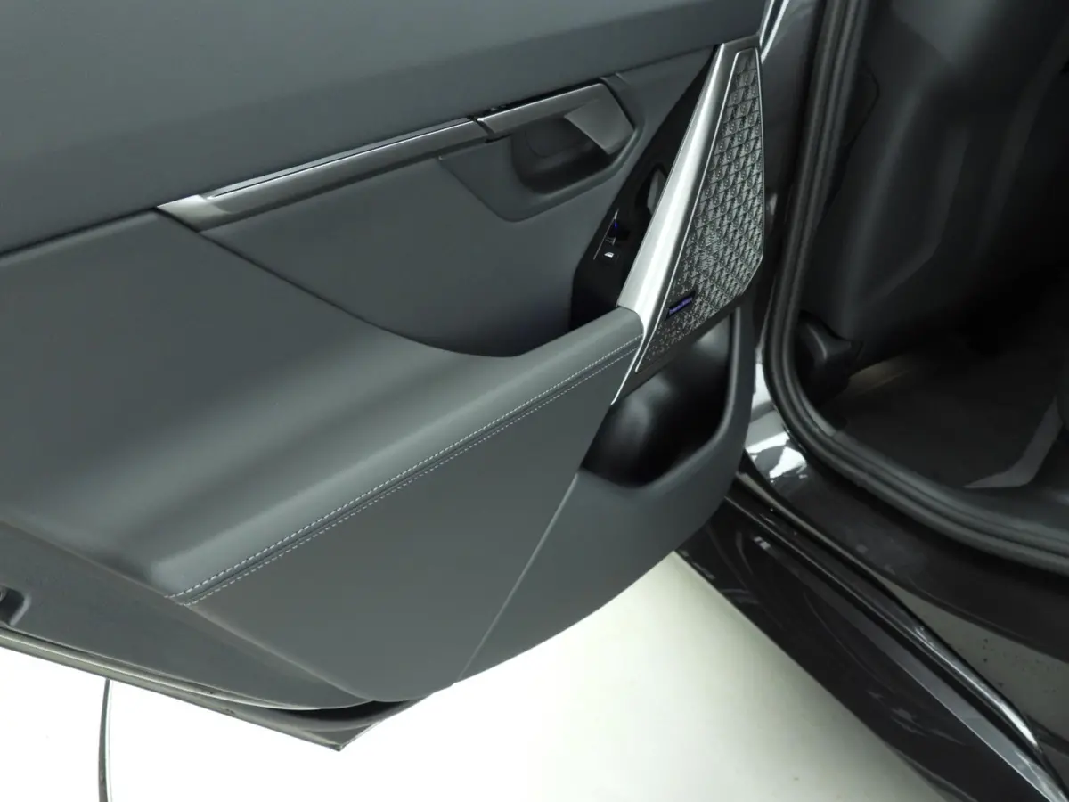 Touring Panoramadak / Trekhaak / Bowers & Wilkins / Driving assist prof / Getint glas / Alu wielen 20/21 inch