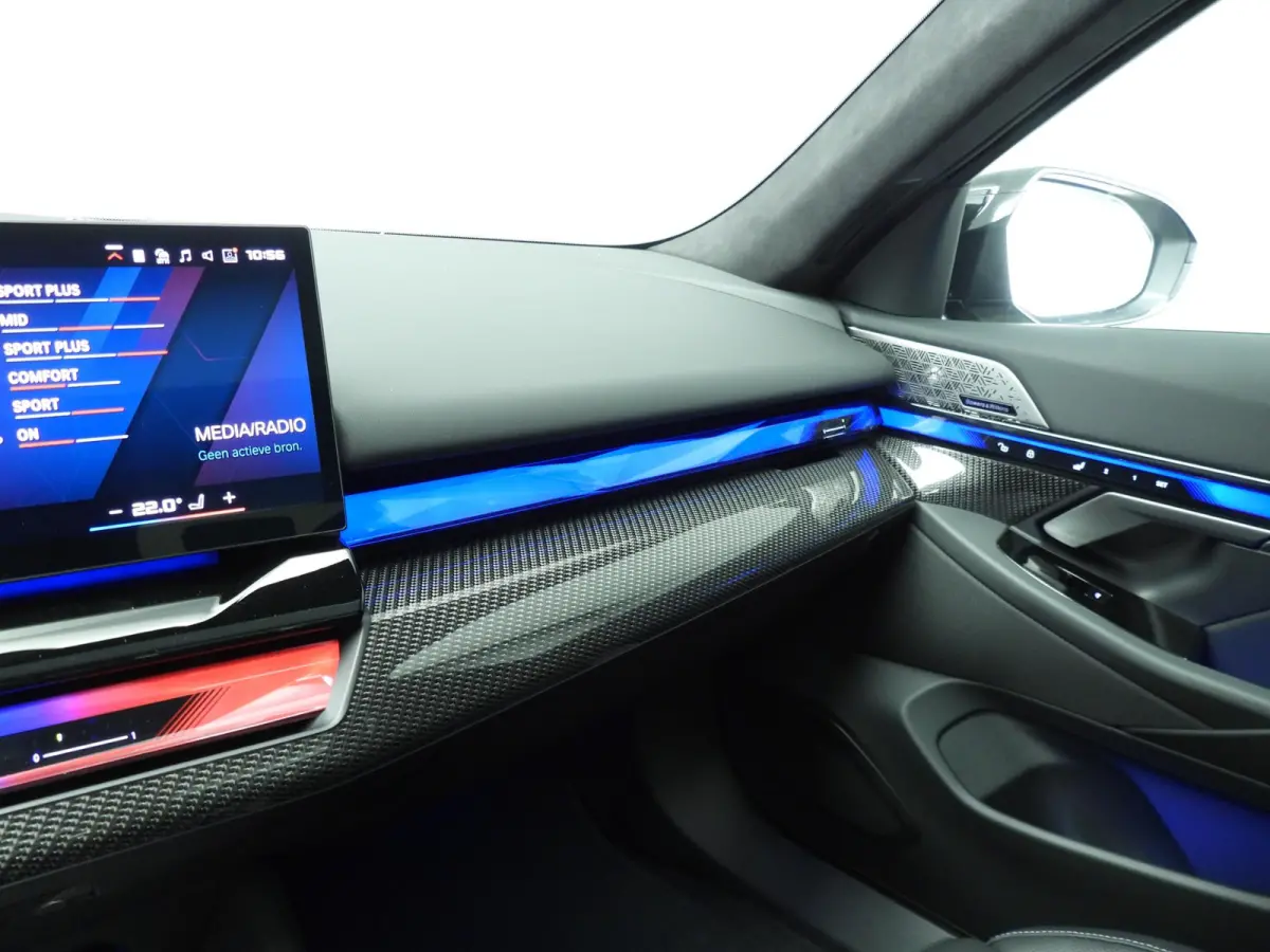 Touring Panoramadak / Trekhaak / Bowers & Wilkins / Driving assist prof / Getint glas / Alu wielen 20/21 inch