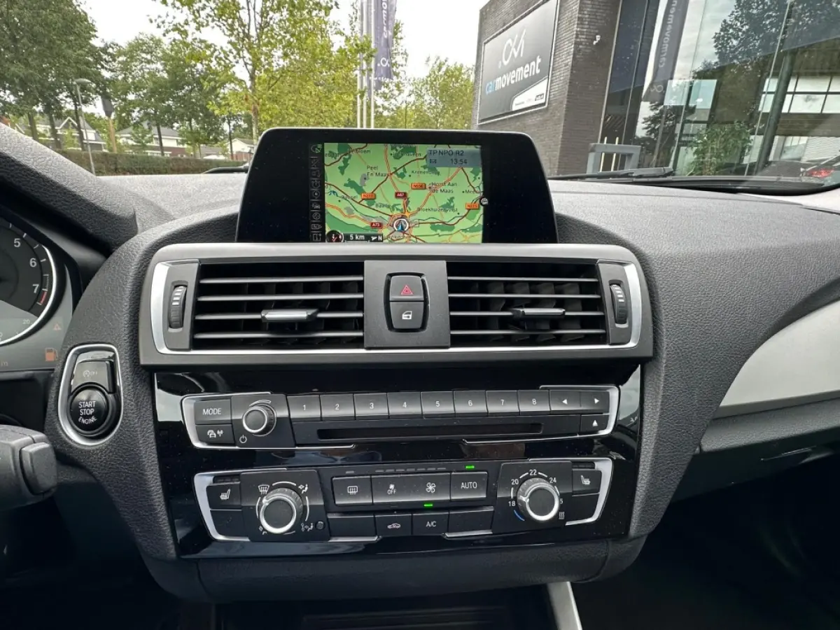 118i Corporate Lease Executive | Automaat | Navi | Cruise | LED