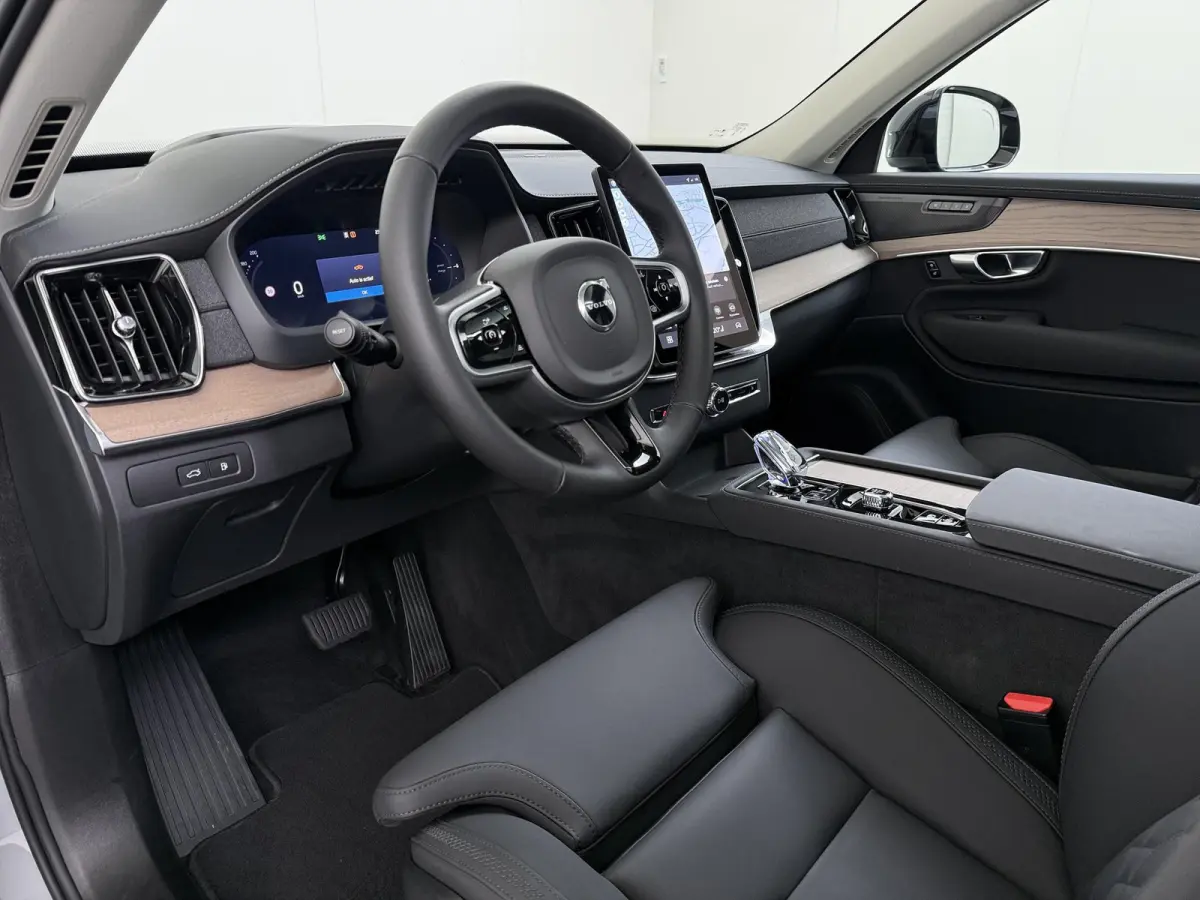 2.0 T8 Plug-in hybrid AWD Plus Dark VAN:69.900,- VOOR:64.877,- UW HERFSTVOORDEEL:5.023,- ACC | APPLE CARP. | 7. PERSOONS | PANNO. DAK | 360˚ CAMERA |