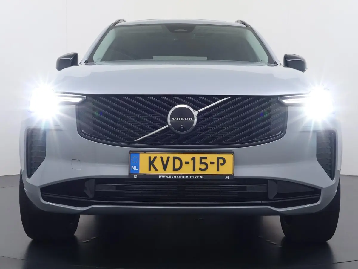 2.0 T8 Plug-in hybrid AWD Plus Dark VAN:69.900,- VOOR:67.877,- UW HERFSTVOORDEEL:2.023,- ACC | APPLE CARP. | 7. PERSOONS | PANNO. DAK | 360˚ CAMERA |