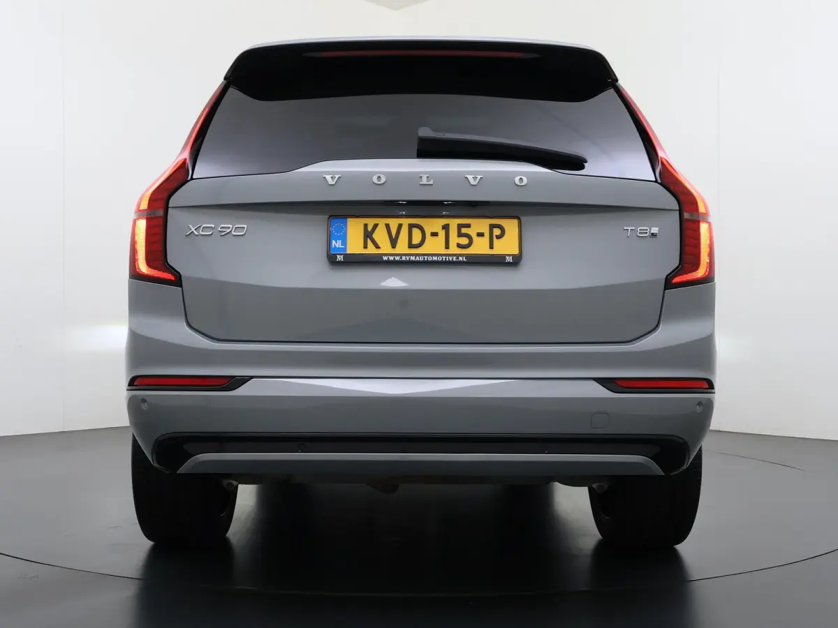 2.0 T8 Plug-in hybrid AWD Plus Dark VAN:69.900,- VOOR:67.877,- UW HERFSTVOORDEEL:2.023,- ACC | APPLE CARP. | 7. PERSOONS | PANNO. DAK | 360˚ CAMERA |