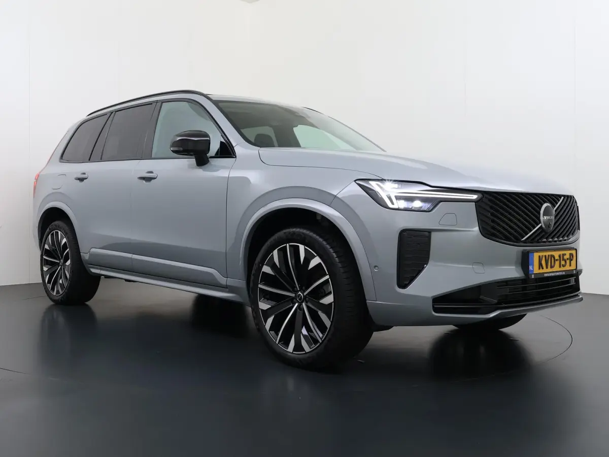 2.0 T8 Plug-in hybrid AWD Plus Dark VAN:69.900,- VOOR:67.877,- UW HERFSTVOORDEEL:2.023,- ACC | APPLE CARP. | 7. PERSOONS | PANNO. DAK | 360˚ CAMERA |