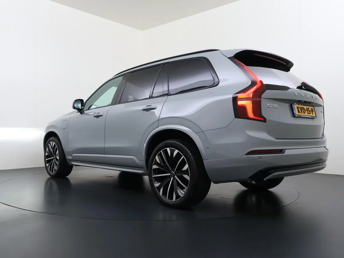 2.0 T8 Plug-in hybrid AWD Plus Dark VAN:69.900,- VOOR:67.877,- UW HERFSTVOORDEEL:2.023,- ACC | APPLE CARP. | 7. PERSOONS | PANNO. DAK | 360˚ CAMERA |