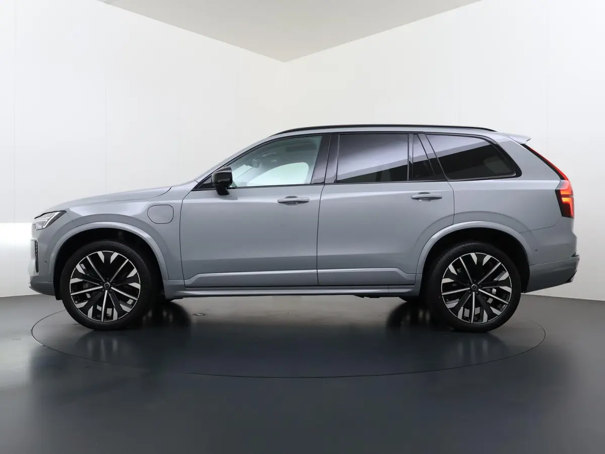 2.0 T8 Plug-in hybrid AWD Plus Dark VAN:69.900,- VOOR:67.877,- UW HERFSTVOORDEEL:2.023,- ACC | APPLE CARP. | 7. PERSOONS | PANNO. DAK | 360˚ CAMERA |